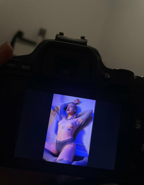 Foto di nudo di fuga di OnlyFans di Kinkymilky