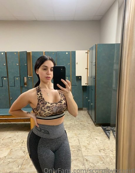 Foto di nudo di fuga di OnlyFans di Scorpioyogagirl