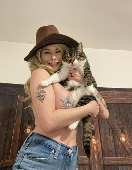 Lisasayshello