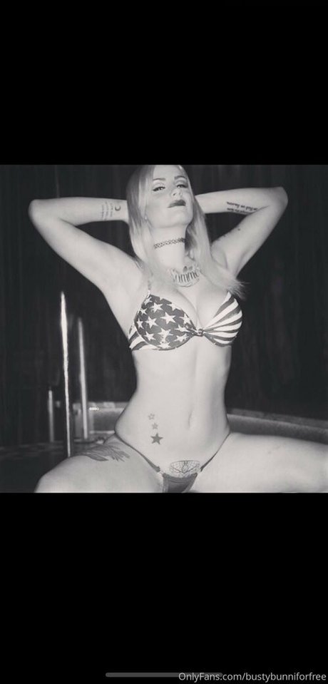 Foto di nudo di fuga di OnlyFans di Bustybunniforfree