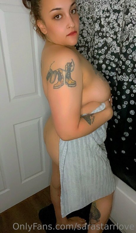 Foto di nudo di fuga di OnlyFans di Sarastarrlove