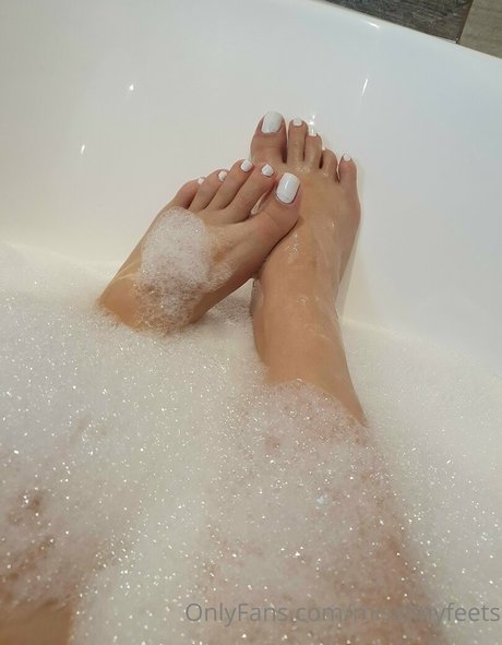 Misstinyfeets