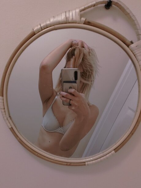 Foto di nudo di fuga di OnlyFans di Cordelia