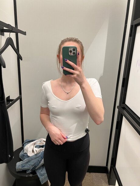 Foto di nudo di fuga di OnlyFans di Lucy