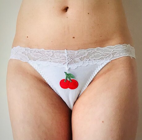 Foto di nudo di fuga di OnlyFans di Rouge2