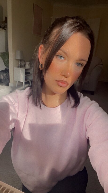 Foto di nudo di fuga di OnlyFans di Louisa