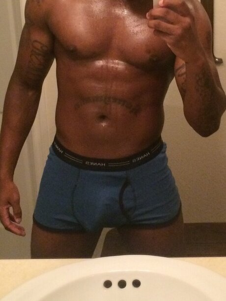 Foto di nudo di fuga di OnlyFans di Adonis