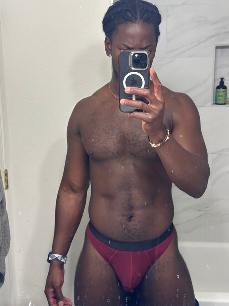 Foto di nudo di fuga di OnlyFans di Adonis