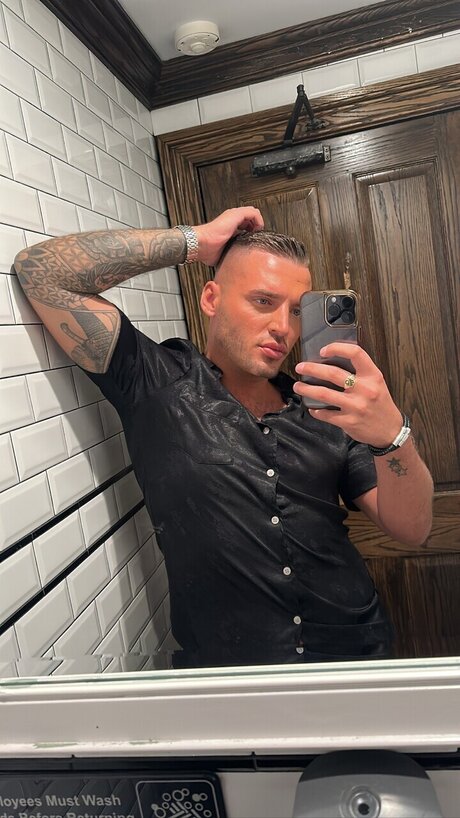 Foto di nudo di fuga di OnlyFans di Luke