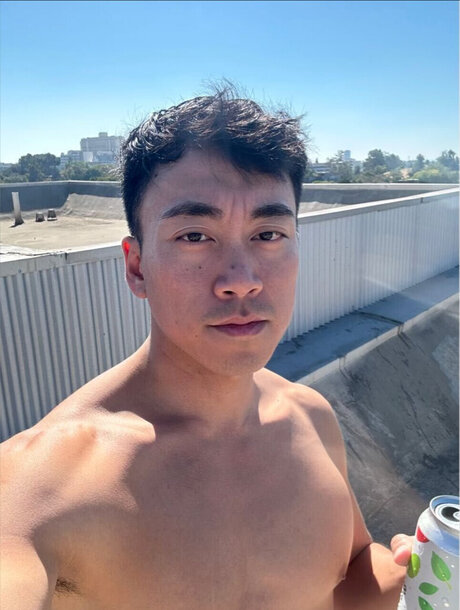 Foto di nudo di fuga di OnlyFans di Max Yung