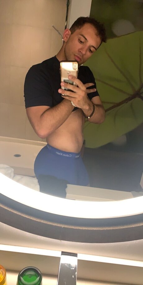 Foto di nudo di fuga di OnlyFans di Justin James