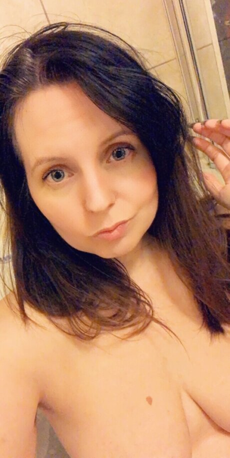 Foto di nudo di fuga di OnlyFans di Loulou191