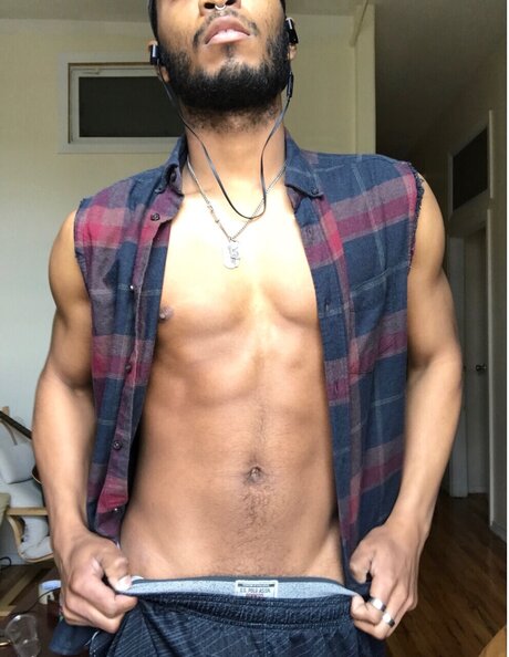 Foto di nudo di fuga di OnlyFans di Dontezie