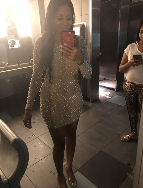 Foto di nudo di fuga di OnlyFans di Caramel