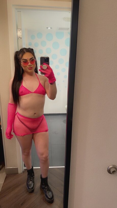 Foto di nudo di fuga di OnlyFans di Penny Doll