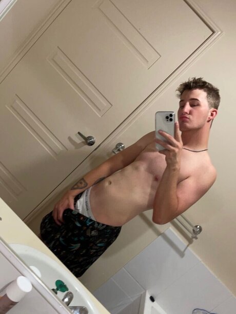 Foto di nudo di fuga di OnlyFans di Caspar Chambers