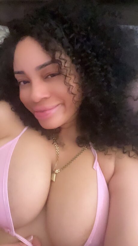 Foto di nudo di fuga di OnlyFans di Honey Fire 