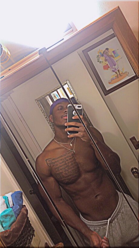 Foto di nudo di fuga di OnlyFans di Josh 