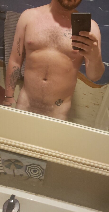 Foto di nudo di fuga di OnlyFans di Adam