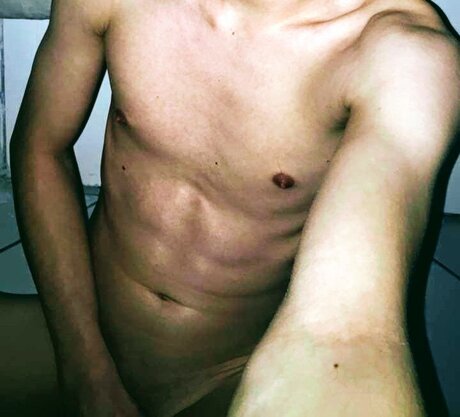 Foto di nudo di fuga di OnlyFans di Snage