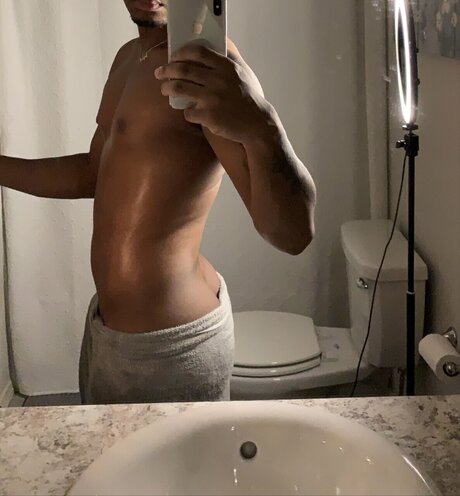 Foto di nudo di fuga di OnlyFans di Bryson Brazil