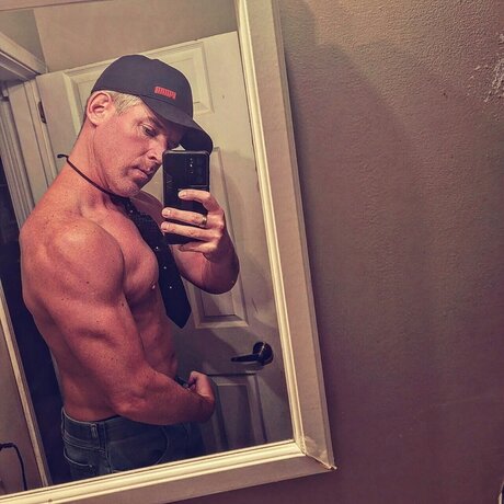 Foto di nudo di fuga di OnlyFans di 50 Shades