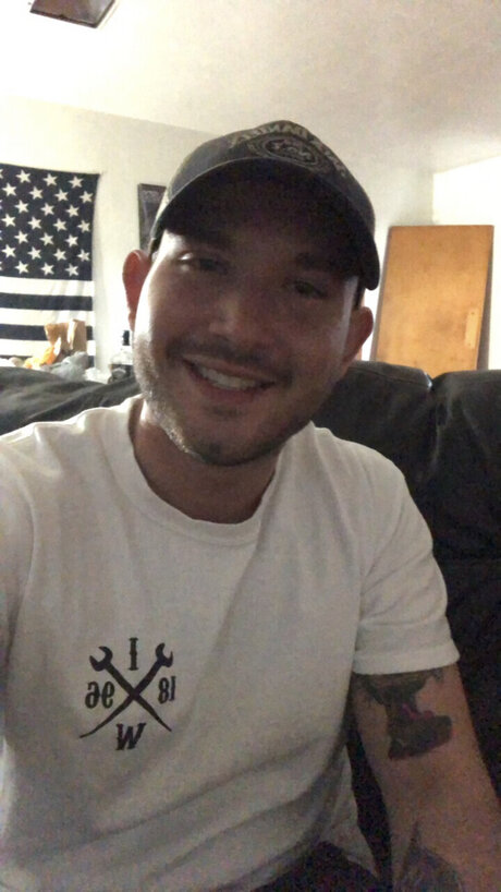 Foto di nudo di fuga di OnlyFans di Cgmike