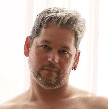 Foto di nudo di fuga di OnlyFans di Trav