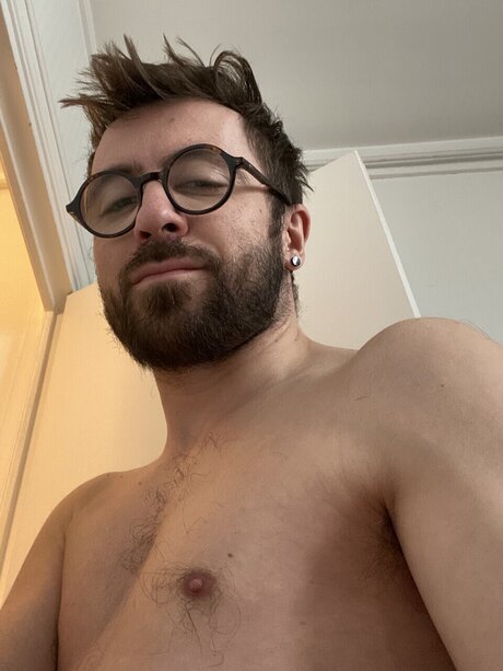 Foto di nudo di fuga di OnlyFans di Beardedotterx