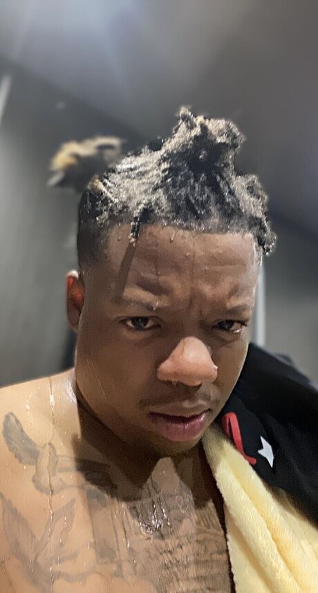 Foto di nudo di fuga di OnlyFans di Hottboiiduke