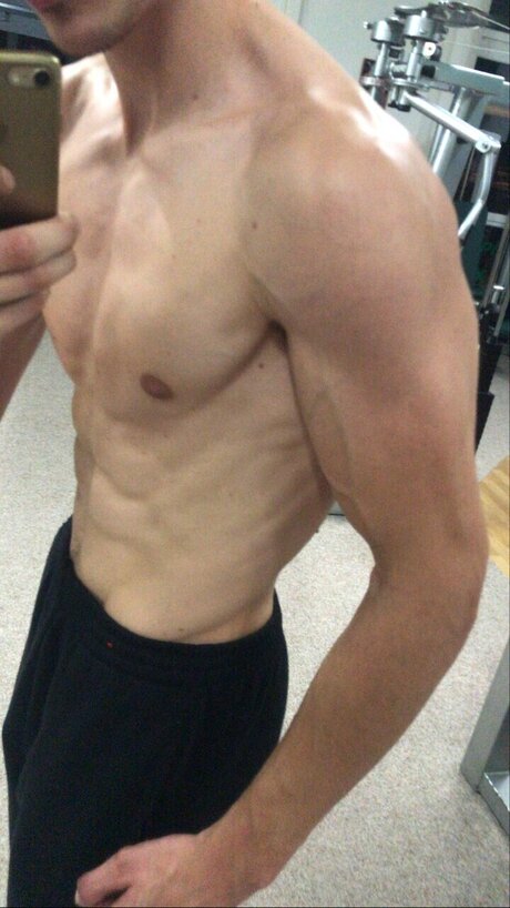 Foto di nudo di fuga di OnlyFans di Flex Dano