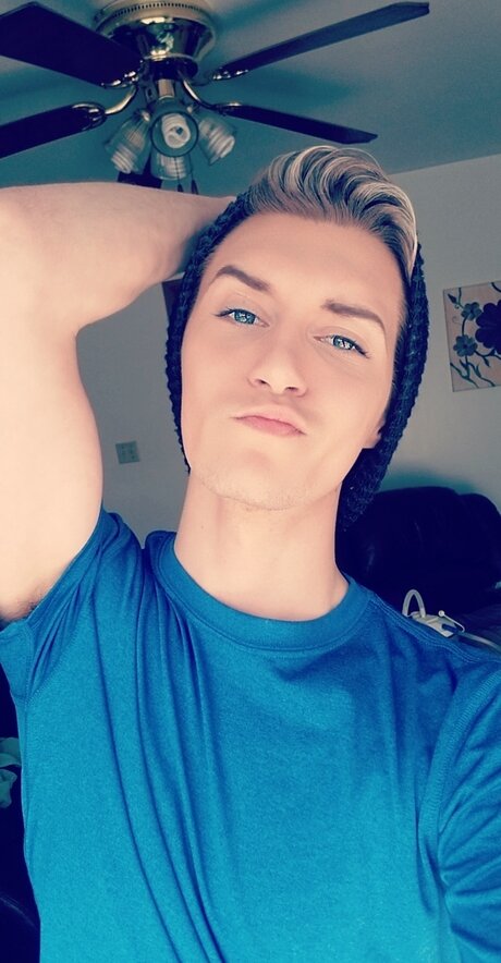 Foto di nudo di fuga di OnlyFans di M