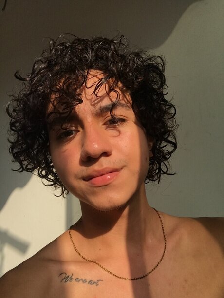 Foto di nudo di fuga di OnlyFans di Carlos Salazar