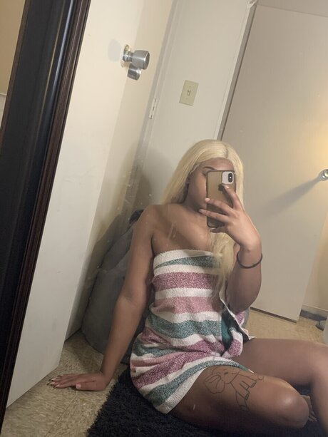 Foto di nudo di fuga di OnlyFans di Nija