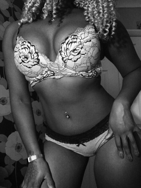 Foto di nudo di fuga di OnlyFans di Lusciouscurves