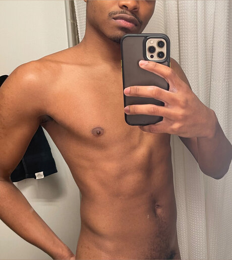 Foto di nudo di fuga di OnlyFans di   