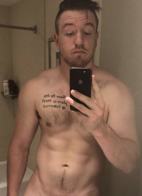 Foto di nudo di fuga di OnlyFans di Harold Truist