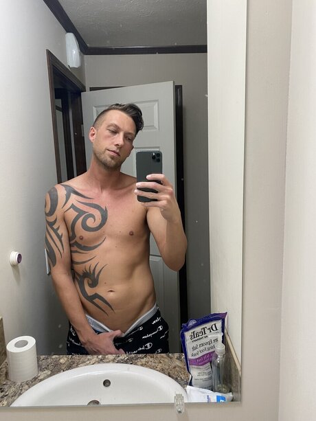 Foto di nudo di fuga di OnlyFans di Junior Mccarty
