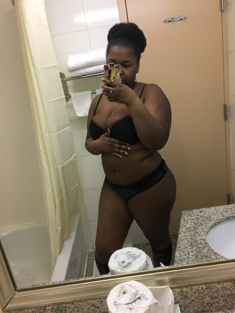 Foto di nudo di fuga di OnlyFans di Roshonda