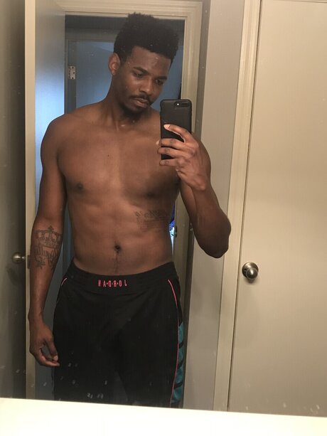 Foto di nudo di fuga di OnlyFans di Shadow