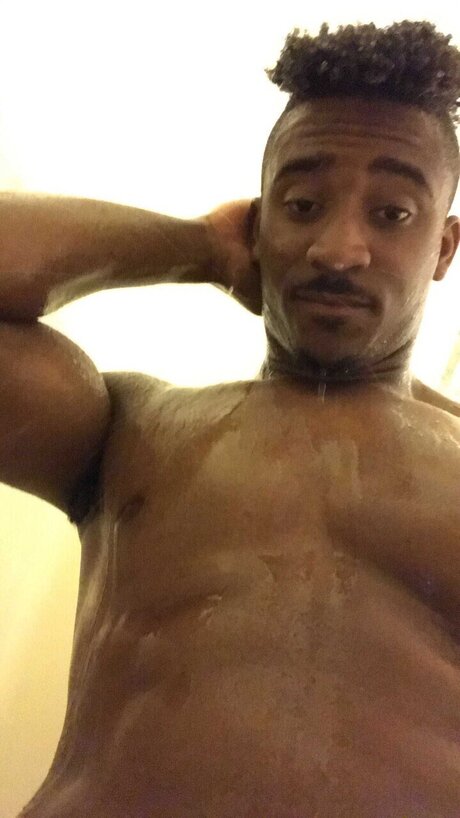 Foto di nudo di fuga di OnlyFans di Nathaniel Small