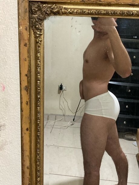 Foto di nudo di fuga di OnlyFans di Alejo432