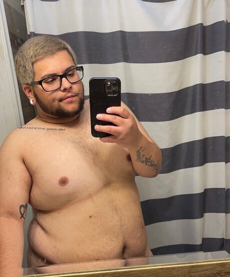 Foto di nudo di fuga di OnlyFans di J