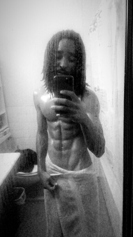 Foto di nudo di fuga di OnlyFans di Bravvvo