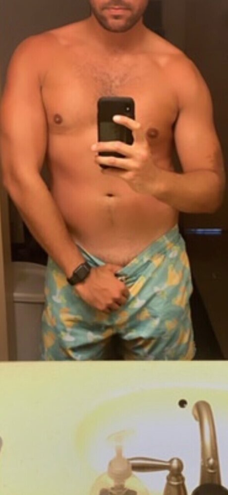 Foto di nudo di fuga di OnlyFans di Legend