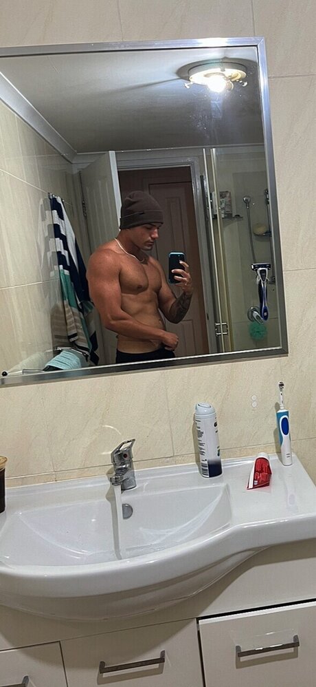 Foto di nudo di fuga di OnlyFans di J