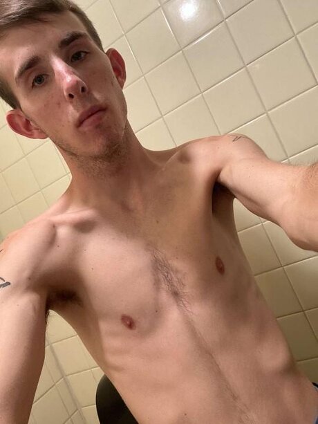 Foto di nudo di fuga di OnlyFans di Dustin Tuckness
