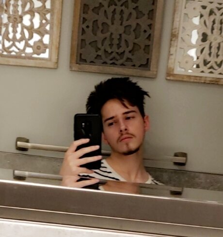 Foto di nudo di fuga di OnlyFans di Luis Lechuga
