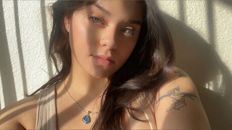 Foto di nudo di fuga di OnlyFans di Mirrbaby