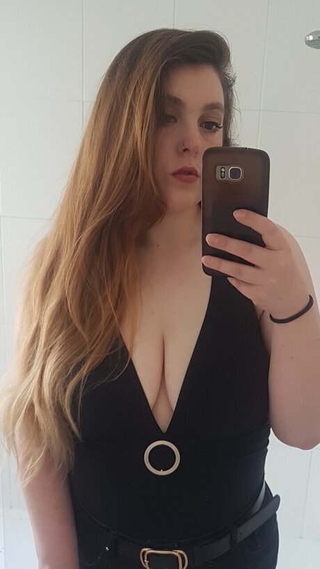 Foto di nudo di fuga di OnlyFans di B